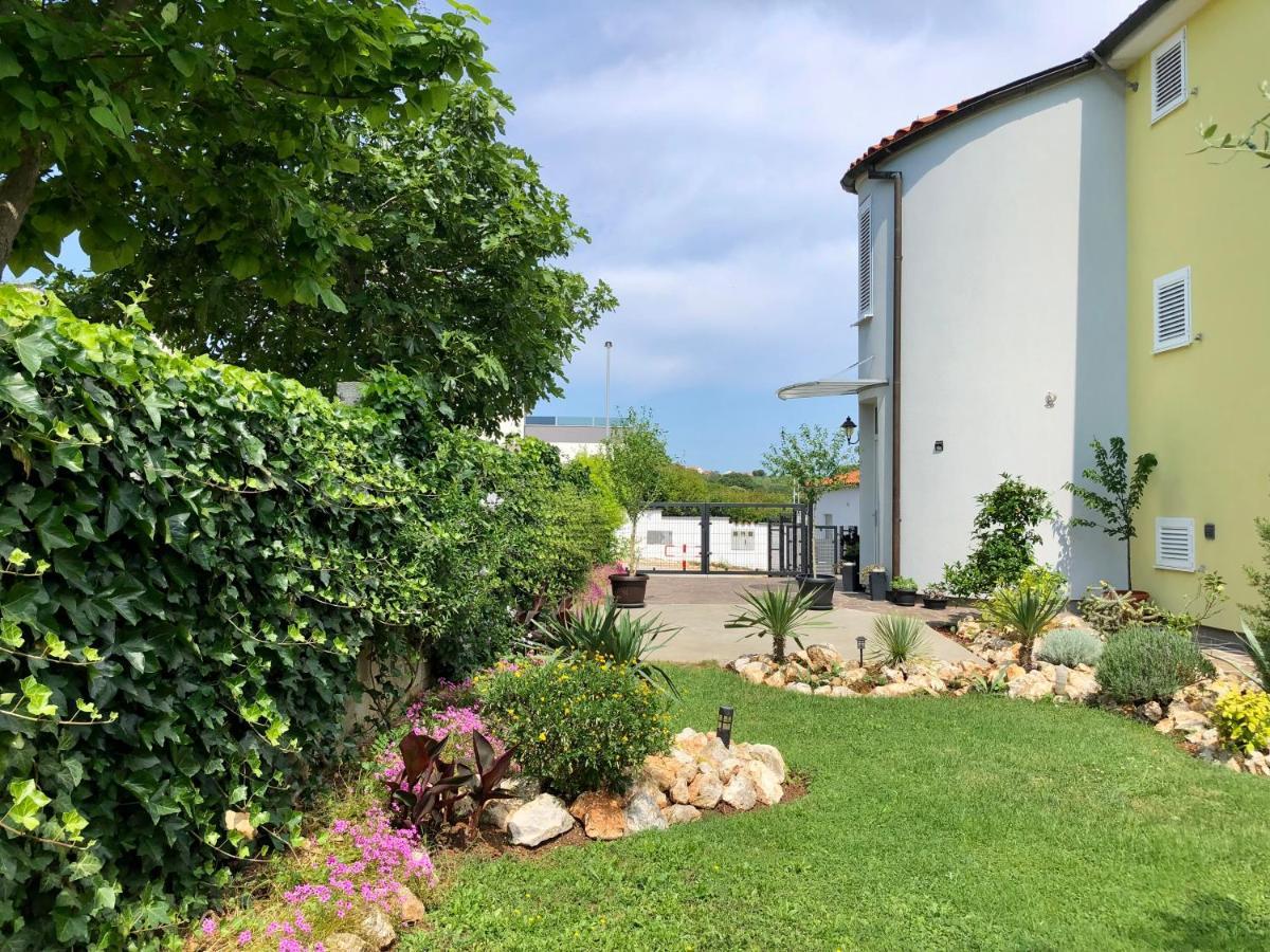 Apartamento Goldfinch Estate Banjole Exterior foto