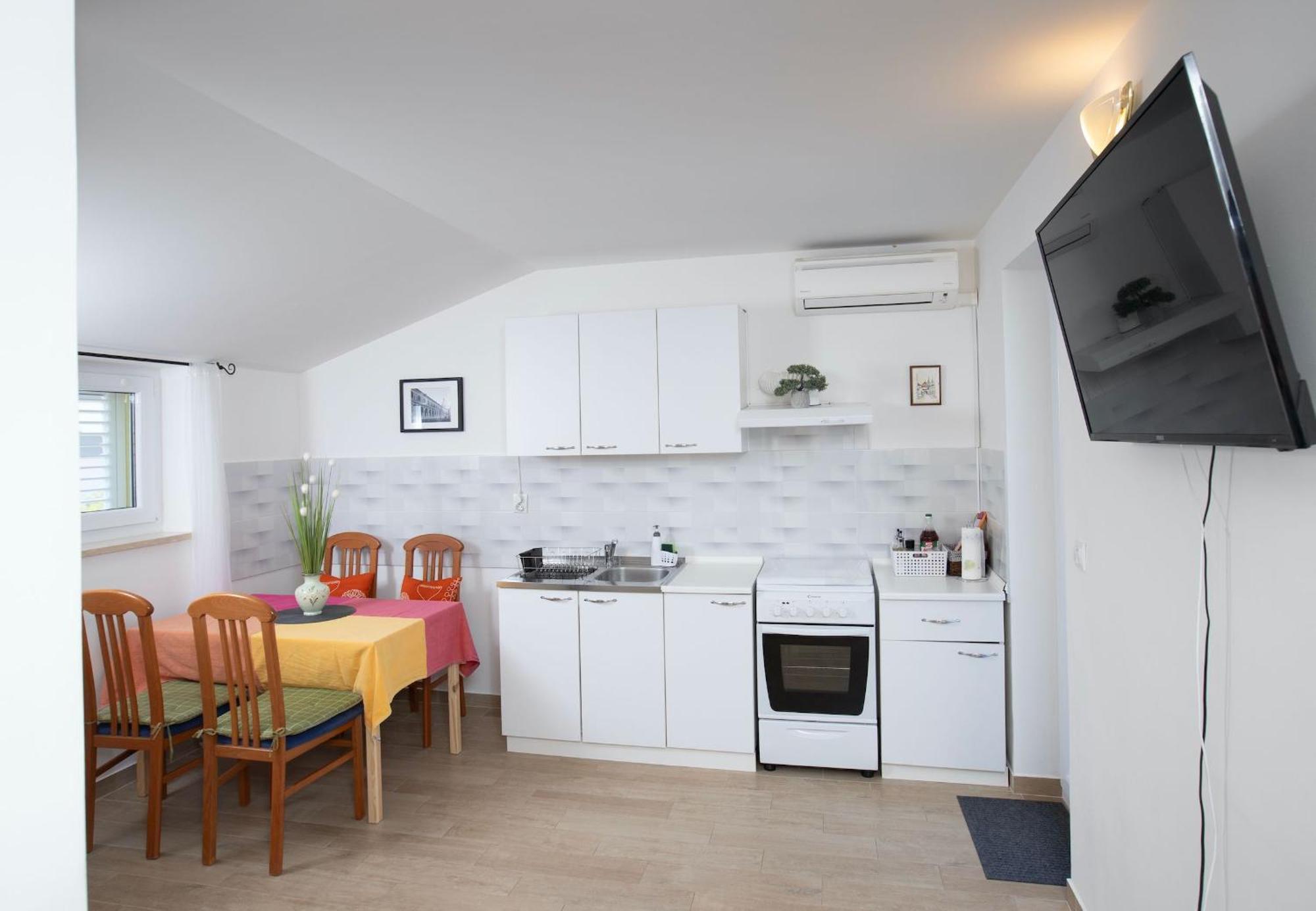 Apartamento Goldfinch Estate Banjole Habitación foto