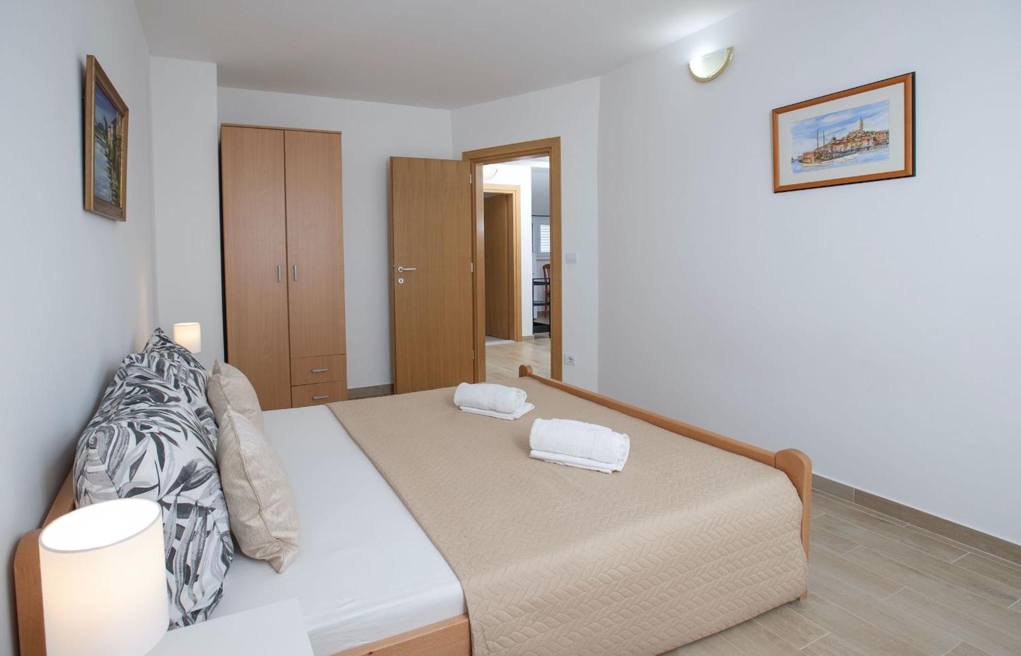 Apartamento Goldfinch Estate Banjole Habitación foto