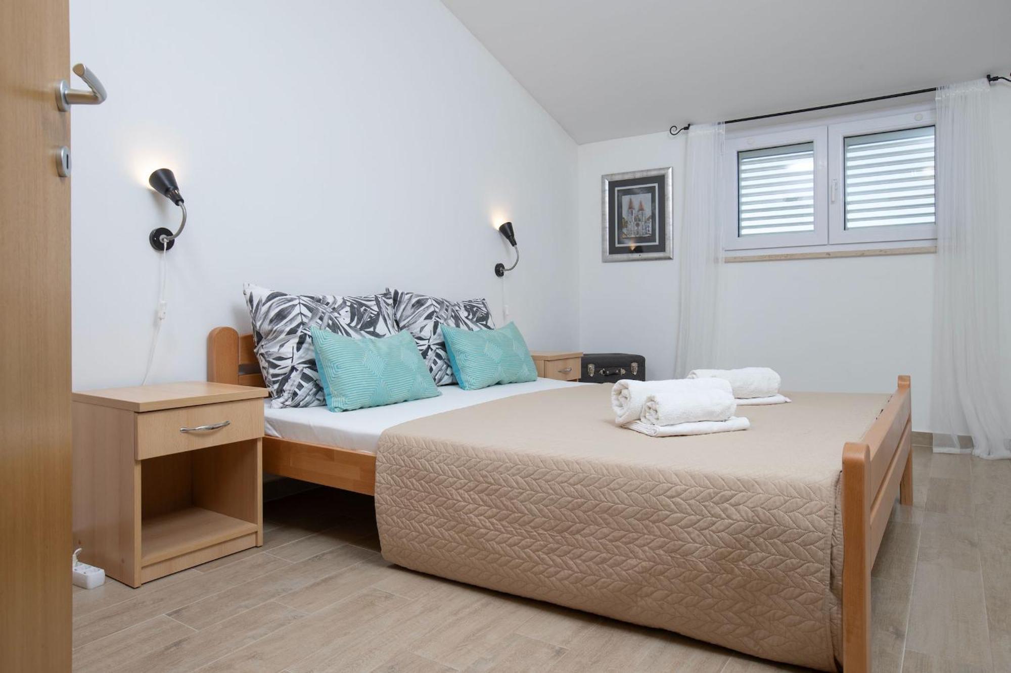Apartamento Goldfinch Estate Banjole Habitación foto